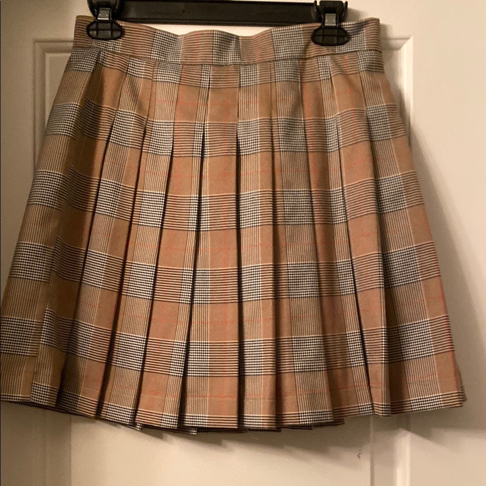 Plaid Pleated Skirt - Beige and Black
